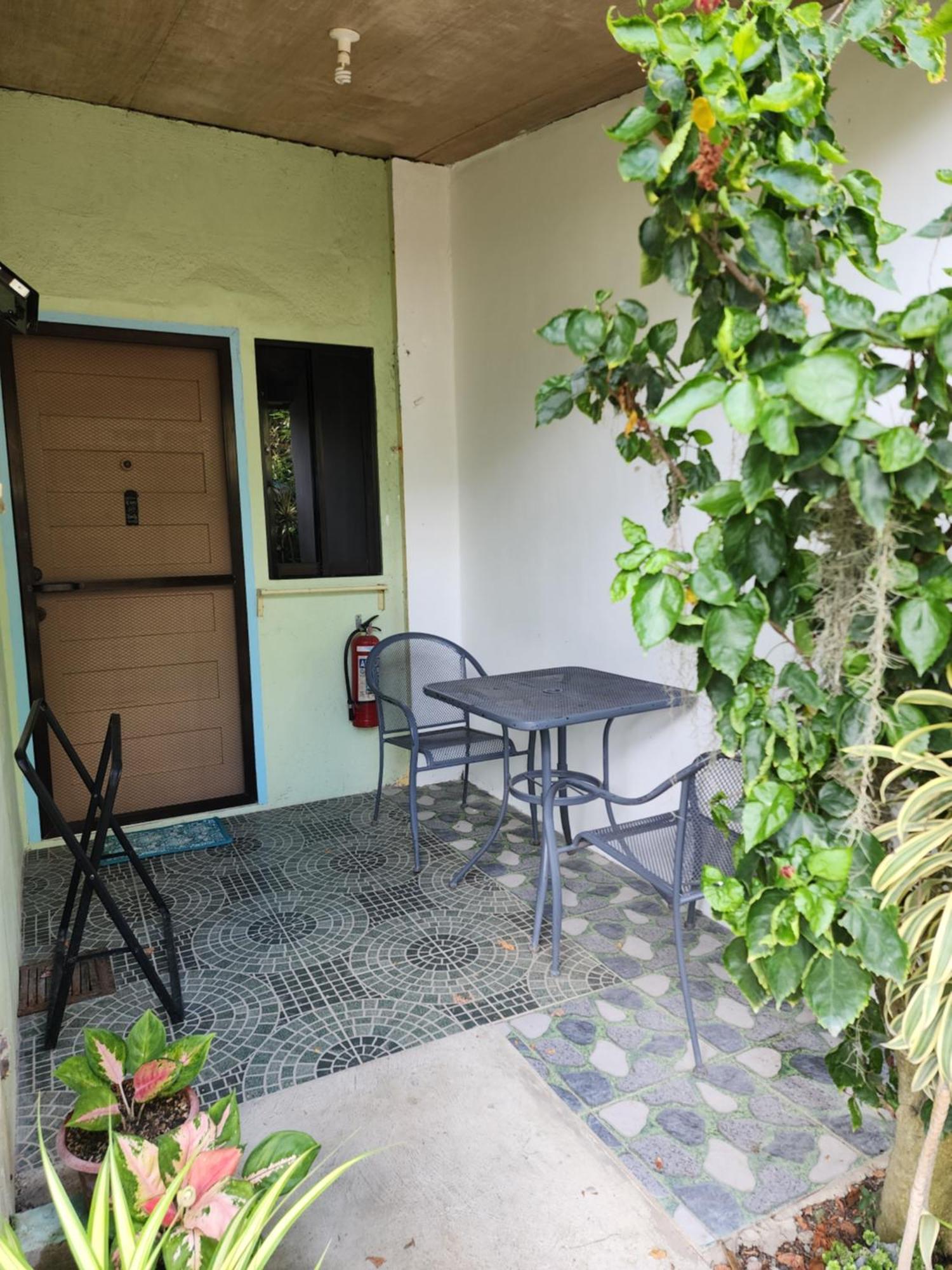Mj'S Residences Garden Hotel Moalboal Exterior photo