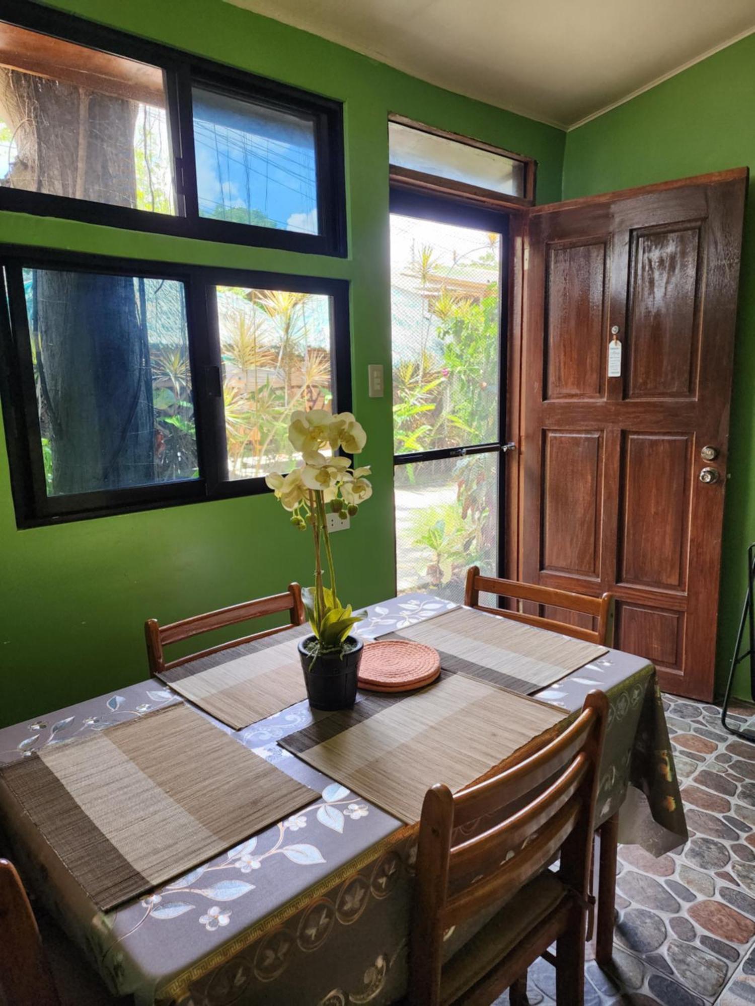 Mj'S Residences Garden Hotel Moalboal Room photo