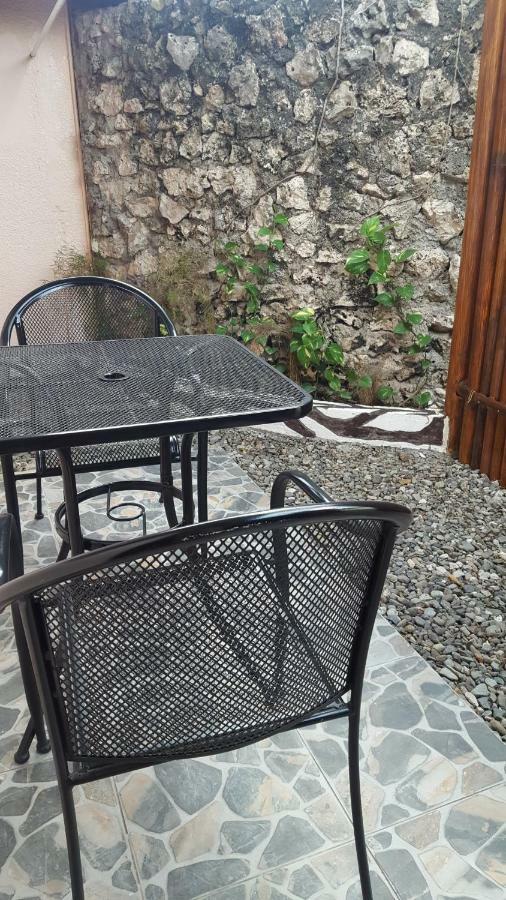 Mj'S Residences Garden Hotel Moalboal Exterior photo